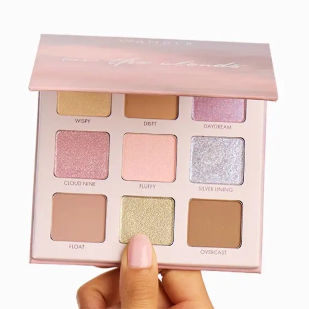 Wander Beauty In The Clouds Eyeshadow Palette 9 Shade Matte Shimmer Glitter